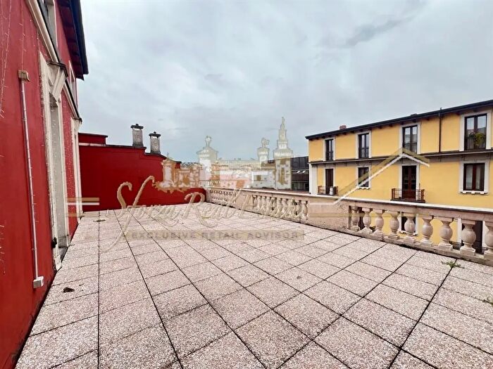 Appartamento trilocale in affitto in Via Spartaco, Milano