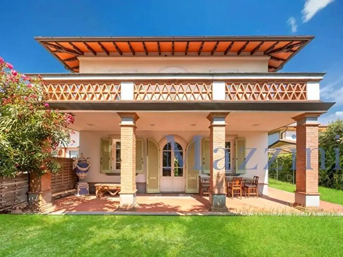 Casa con 8 locali in vendita in Via Carlo del Prete, Forte Dei Marmi