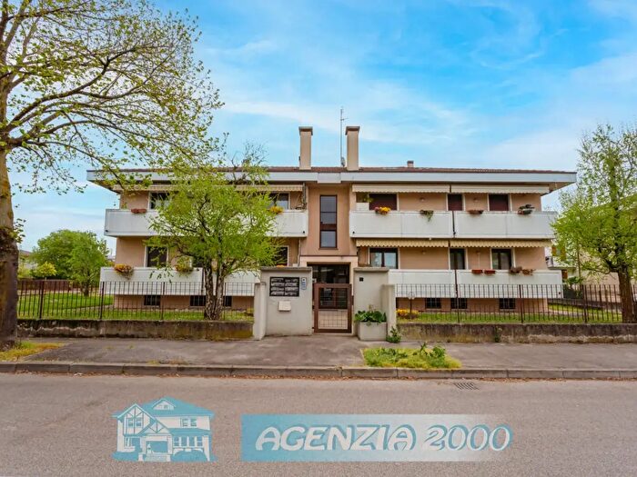 Appartamento trilocale in vendita in Via Santa Lucia, Vigonza