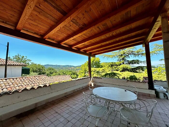 Casa con 8 locali in vendita in Località Categge, Fossato Di Vico