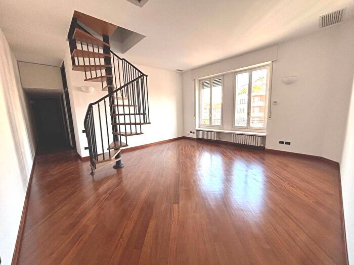 Casa trilocale in affitto in Piazza Arnoldo Mondadori, Quadronno Crocetta, Milano