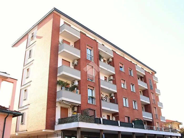 Appartamento trilocale in vendita in Via Alessandro Manzoni, Bareggio