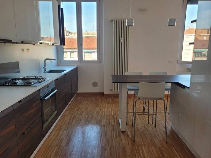 Appartamento quadrilocale in affitto in Via Giulio e Corrado Venini, Centrale, Milano