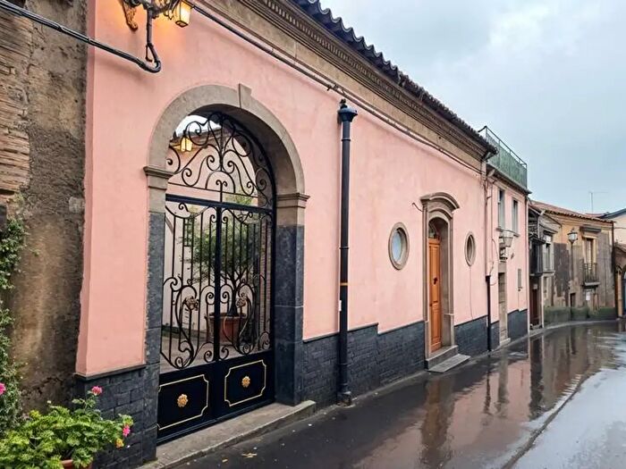 Casa trilocale in vendita in Via Cavour, Trecastagni