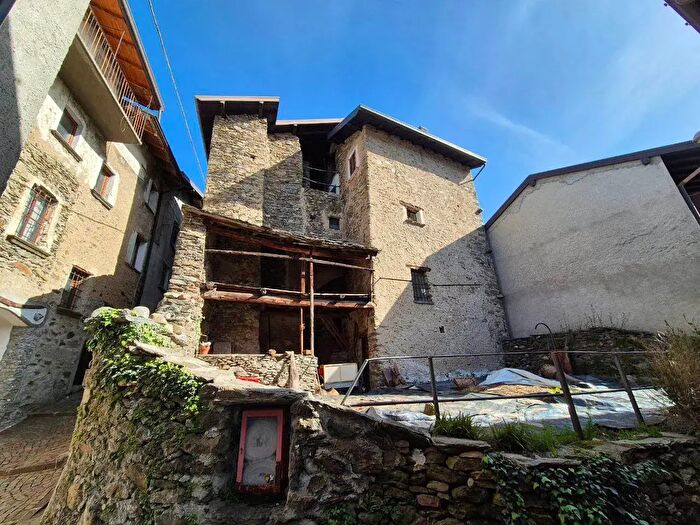 Casa quadrilocale in vendita in Via San Bernardino, Sueglio