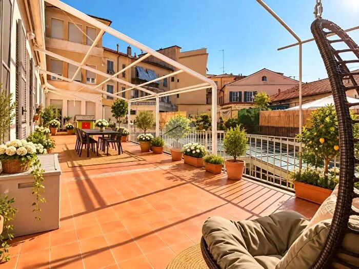 Appartamento quadrilocale in vendita in Salita Ardoino, Imperia