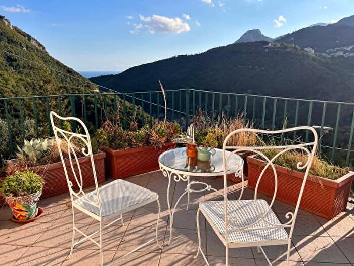 Appartamento trilocale in vendita in Via Gennaro Lamberti, Cava De Tirreni