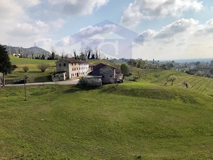 Casa con 6 locali in vendita in Caneva