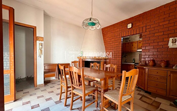 Casa con 6 locali in vendita in Via F Serao, Frignano