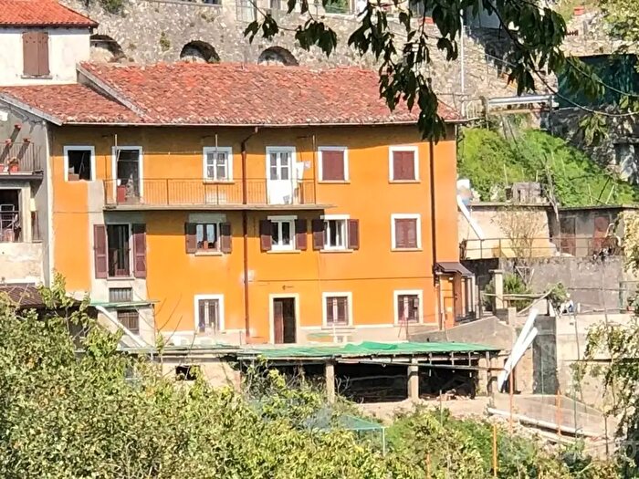 Casa quadrilocale in vendita in Via degli Alpini, Torre De Busi