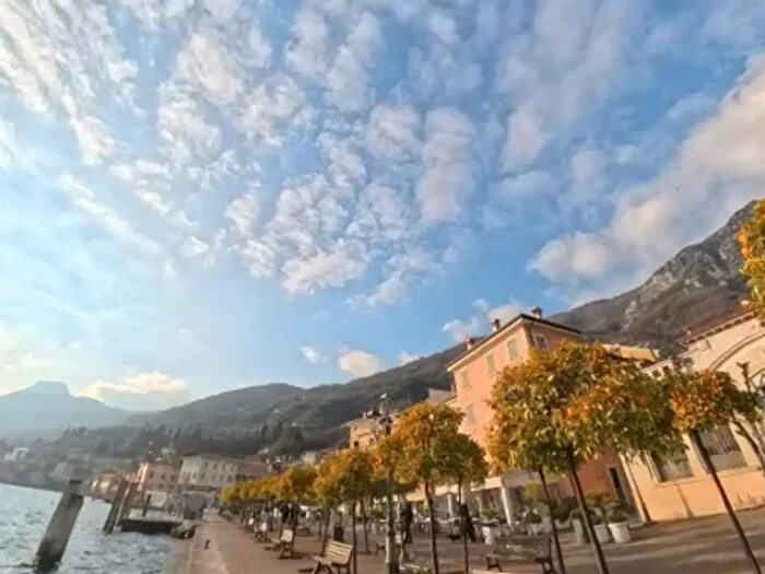 Casa con 6 locali in vendita in Gargnano