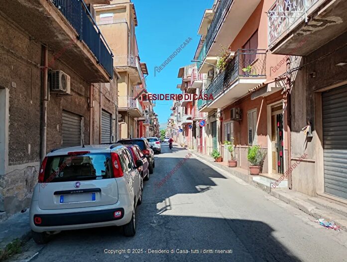 Casa trilocale in vendita in Via Vittorio Emanuele Orlando Partinico Pa, Partinico