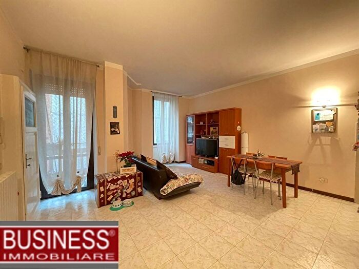 Appartamento trilocale in affitto in Via Pietro Borsieri, Isola, Milano