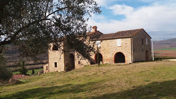 Casa con 12 locali in vendita in Magione