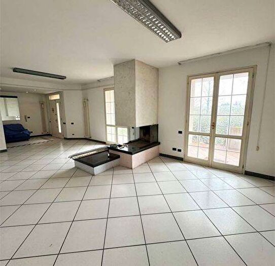 Casa con 6 locali in vendita in Lugo