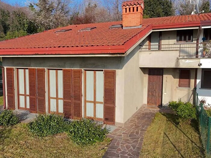 Casa quadrilocale in vendita in Via Rondegallo, Galbiate