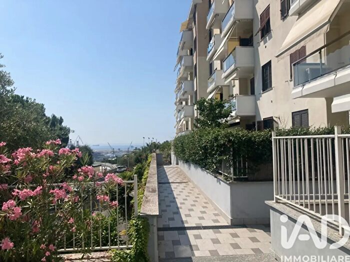 Appartamento con 6 locali in vendita in Viale Villa Gavotti, Genova
