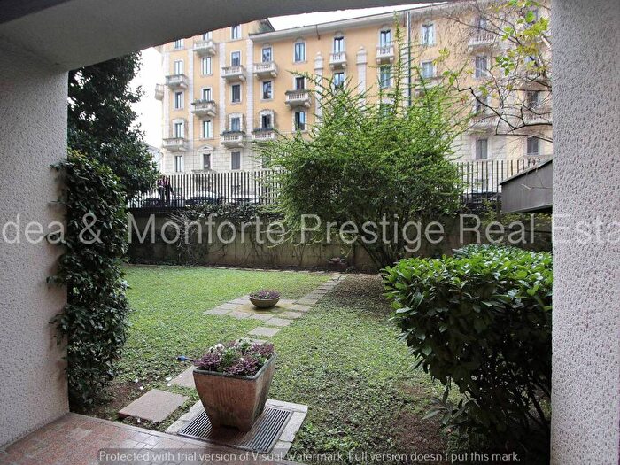 Appartamento quadrilocale in affitto in Via Leopoldo Cicognara, Plebisciti Susa, Milano