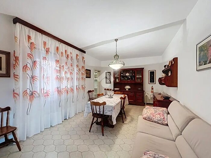 Appartamento con 5 locali in vendita in Via Cottoni, Sorso