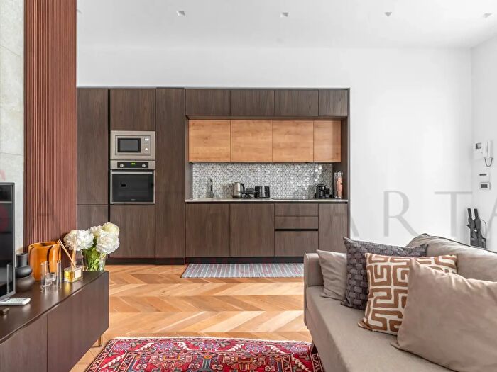 Appartamento bilocale in vendita in Piazza Firenze, Milano