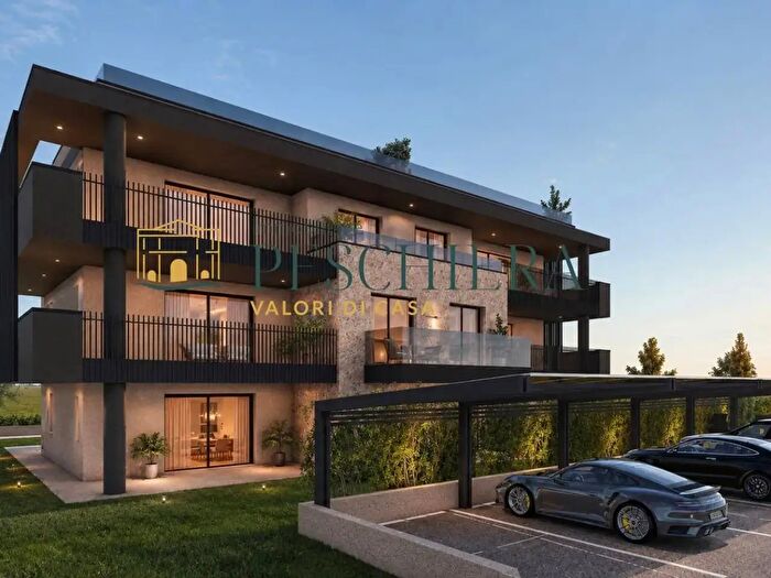 Appartamento trilocale in vendita in Via Pasubio, Peschiera Del Garda