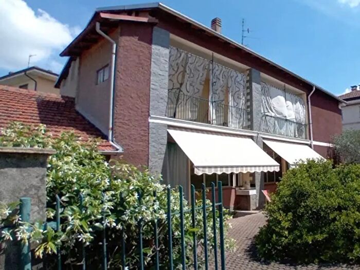 Casa con 6 locali in vendita in Cameri