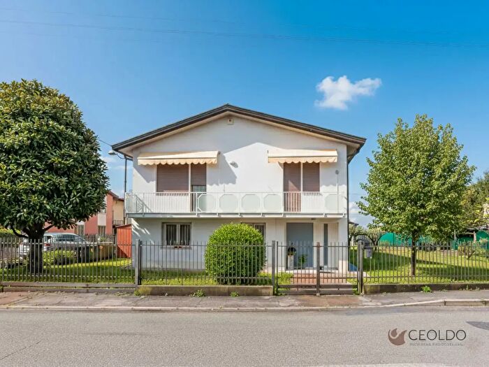 Casa con 8 locali in vendita in Via John Fitzgerald Kennedy, Vigonza