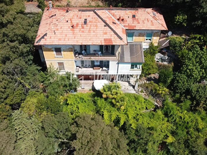 Casa con 10 locali in vendita in Via Cardina, Como