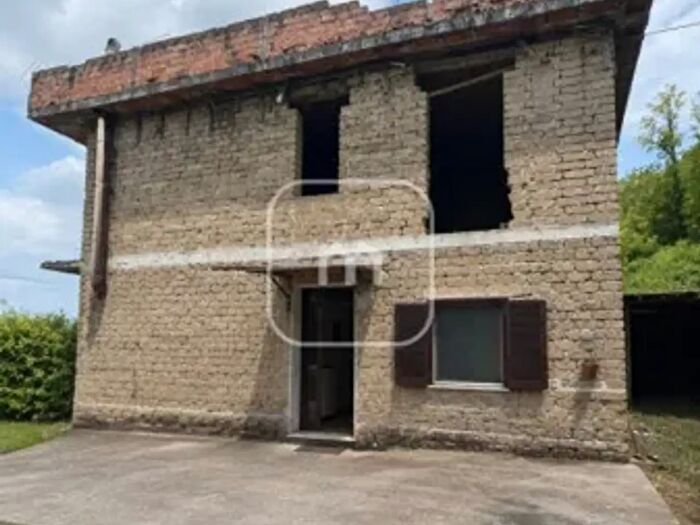 Casa con 6 locali in vendita in Via Pozzo Nuovo, Artena