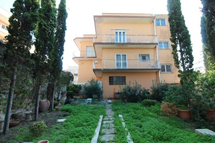 Appartamento con 6 locali in vendita in Via Luglio, Grottaglie