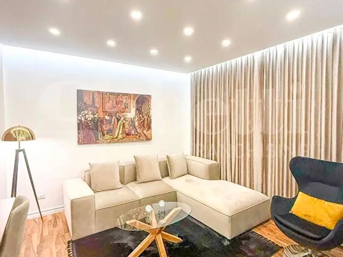 Appartamento trilocale in vendita in Via Scesa a, Gallarate