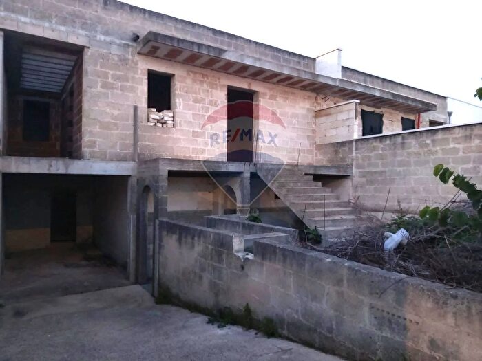 Casa con 5 locali in vendita in Via Piersanti Mattarella, San Donaci