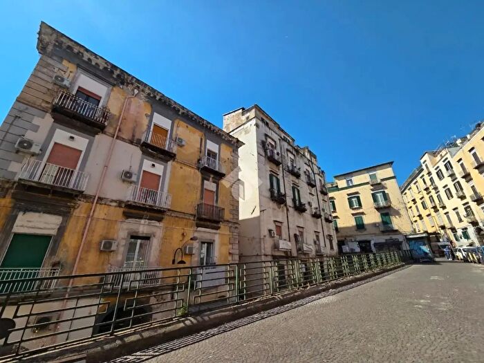 Appartamento trilocale in vendita in Piazzetta Pontecorvo, Napoli
