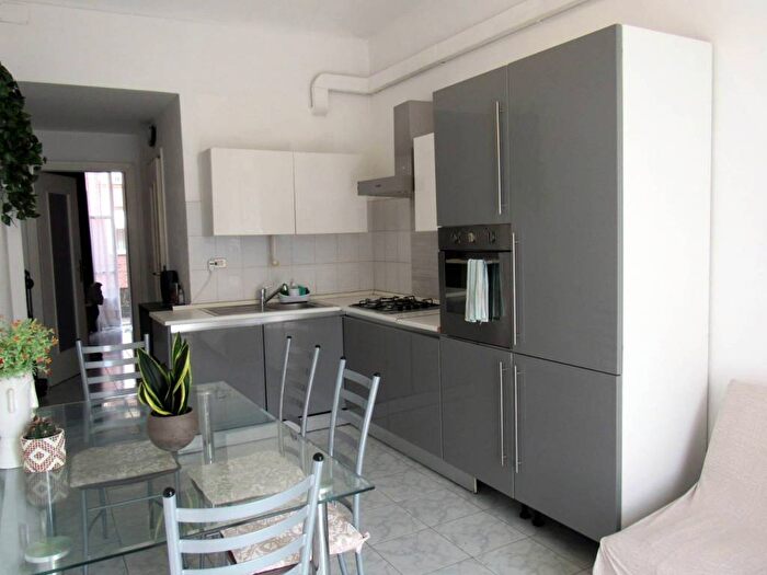 Appartamento trilocale in affitto in Via Barge, Cenisia, Torino