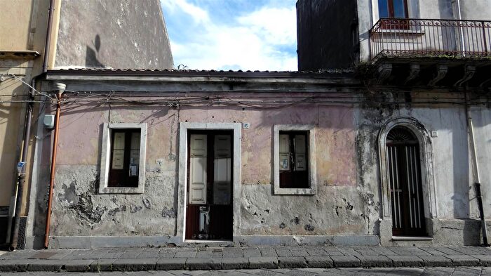 Casa con 10 locali in vendita in Via Gramsci, Riposto