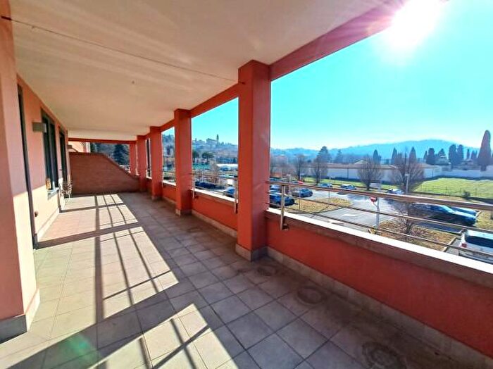 Appartamento con 5 locali in vendita in Via Zappello, Villa DAdda