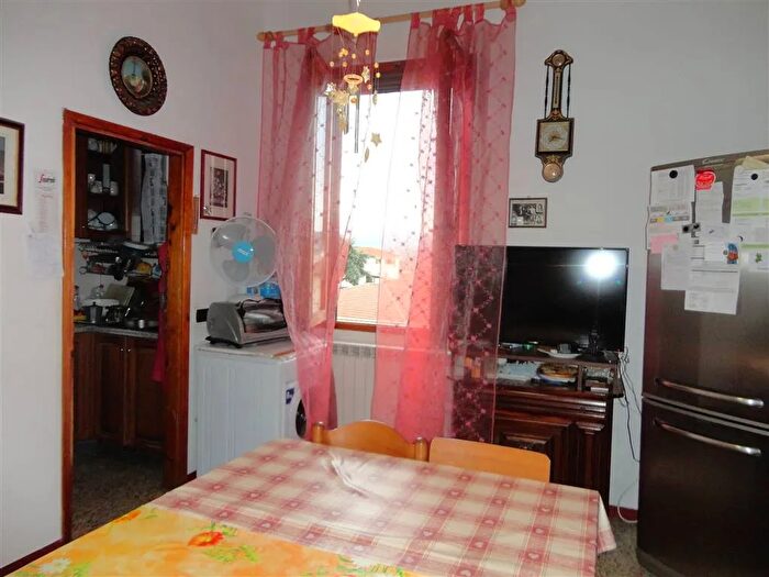 Appartamento quadrilocale in vendita in Via II Giugno a Certaldo Firenze, Certaldo