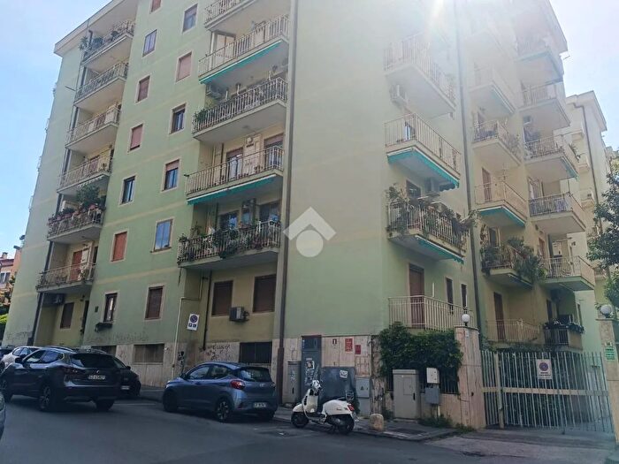 Appartamento con 5 locali in vendita in Via Medaglie dOro, Salerno