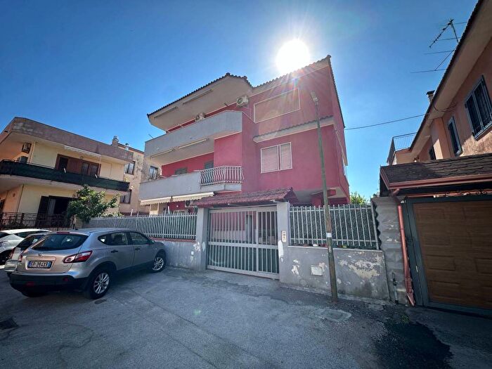 Appartamento quadrilocale in vendita in Via Giacomo Brodolini, Centro, Casoria