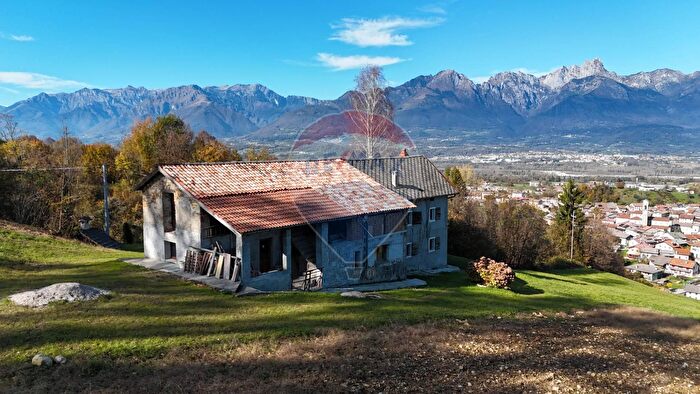 Casa con 9 locali in vendita in Via Rive di Villa, Borgo Valbelluna