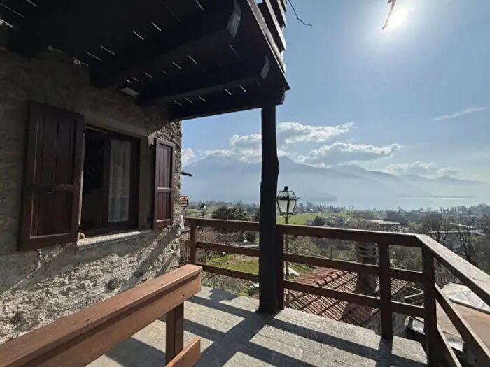 Appartamento trilocale in vendita in Via Giussanico, Gravedona ed Uniti