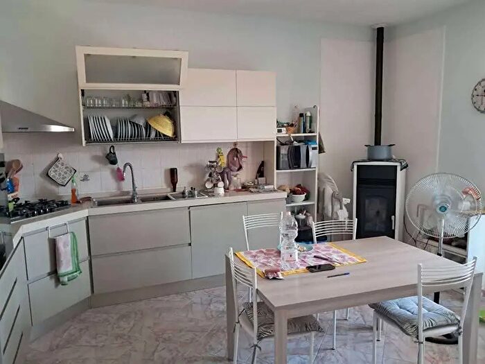 Casa con 6 locali in vendita in Via delle Armi Bianche, Sparanise