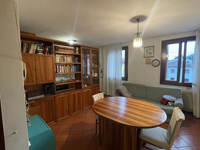 Appartamento bilocale in vendita in Piazza XIII Martiri, Cavaso Del Tomba