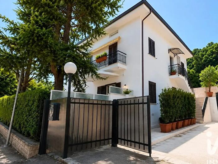Appartamento con 7 locali in vendita in Via Contrada San Silvestro, Cupra Marittima