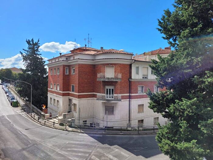 Appartamento con 6 locali in affitto in Viale Roma, Centro Storico, Perugia