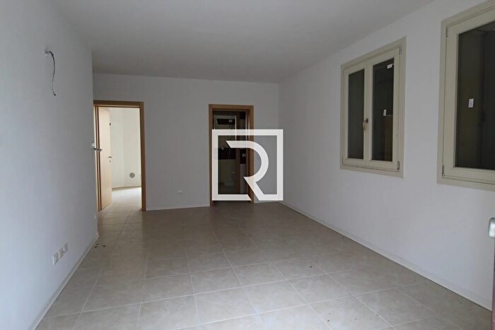 Casa trilocale in vendita in Via Mattia Moreni E Russi, Russi