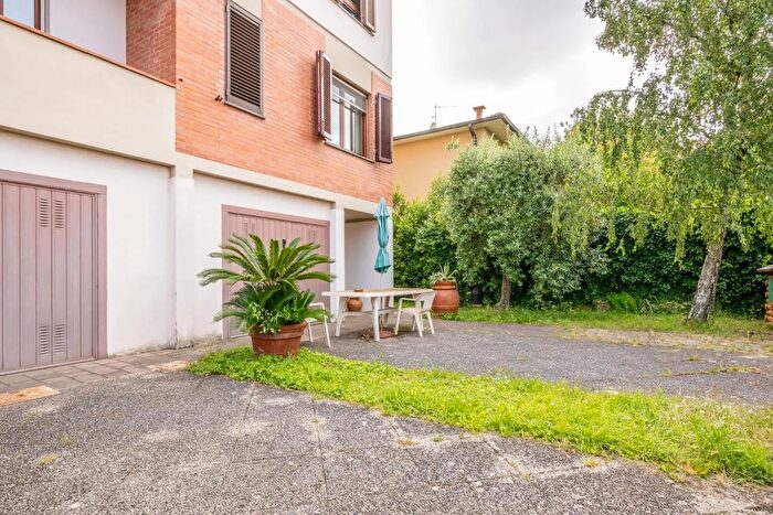 Casa con 8 locali in vendita in Via Giuseppe di Vittorio Pontedera, Pontedera