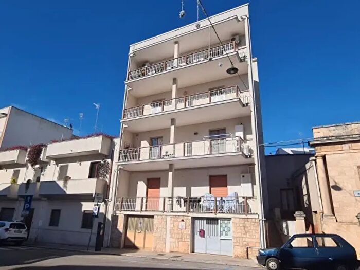 Appartamento con 5 locali in vendita in Via Cesare Battisti, Alberobello