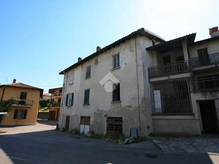 Casa trilocale in vendita in Via Provinciale, Garbagnate Monastero