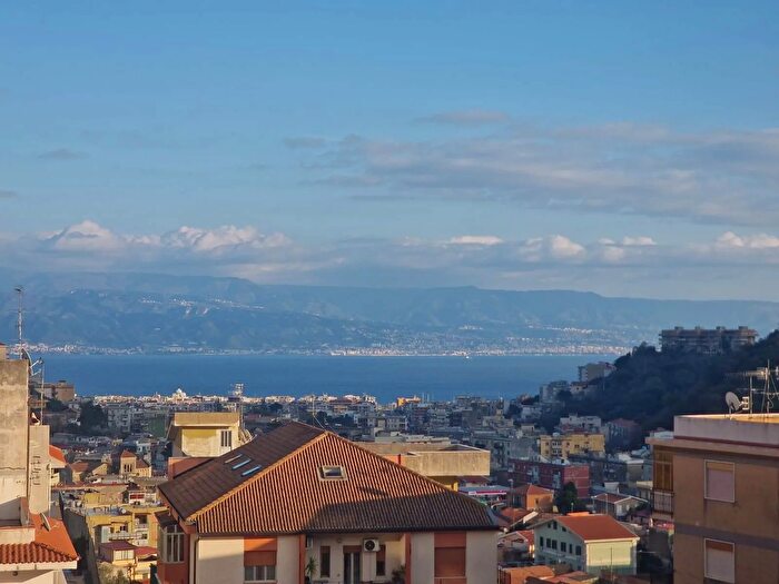 Appartamento quadrilocale in vendita in Via Polveriera, Messina